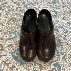 Sanita size 38 brown